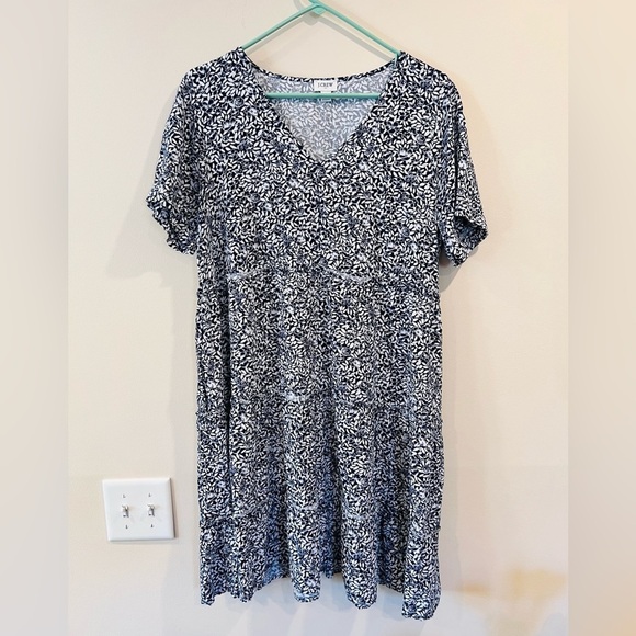 J. Crew Dresses & Skirts - 🔥J.Crew Floral V-Neck Dress🔥